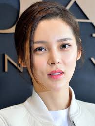 2000년 미스코리아 서울 미, 본선은 한주여행사에 당선되며 연예계에 데뷔 1 했다. ë·°ë‚˜ë£¨ì˜ ì¸ìƒì€ ì•„ë¦„ë‹¤ì›Œ ë°•ì‹œì—° ë¦¬ì¦ˆì‹œì ˆ ê³¼ê±°ì‚¬ì§„ ì„±í˜•ì „í›„