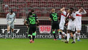 Der ball rollt wieder in der 2. Gonzalo Castro Rund Um Den Brustring