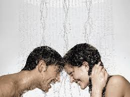 10 mandi bersama antara suami dan istri ini, di antara sebagian pasangan merupakan hal yang tabu dan tercela. Nak Kekalkan Kasih Sayang Bak Pengantin Baru Ini 9 Rahsia Suami Isteri Patut Amalkan Selalu Pesona Pengantin