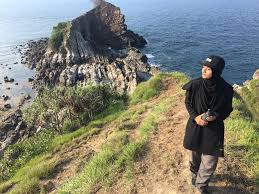 Walk along the beach as well to see and feel the fine white sand and hike up the two small hills in pulau kapas which are collectively known as bukit singa. Aunihazwanifaizun Wanderlust Pulau Kapas