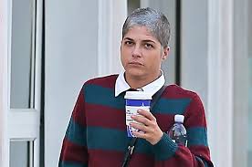 Distinguished alumna selma blair '90 speaks to the class of 2020 at their virtual commencement.see her introduction by. Selma Blair Sobre La Dureza De Sus Navidades He Tenido Problemas Para Mantenerme Despierta Y He Llorado Celebrities