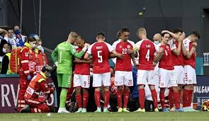 سخرت جماهير منتخب أسكتلندا من نظيرتها في منتخب إنجلترا، قبل انطلاق المباراة التي تجمعهما في التاسعة مساء، على ملعب ويمبلي، ضمن مباريات الجولة الثانية. Ø´Ø§Ù‡Ø¯ Ø°ÙƒØ§Ø¡ Ù‚Ø§Ø¦Ø¯ Ù…Ù†ØªØ®Ø¨ Ø§Ù„Ø¯Ù†Ù…Ø§Ø±Ùƒ ÙŠÙ†Ù‚Ø° Ø²Ù…ÙŠÙ„Ù‡ Ø¥Ø±ÙŠÙƒØ³Ù† Ù…Ù† Ø§Ù„Ù…ÙˆØª Ù‚Ù†Ø§Ø© Ø§Ù„Ø¹Ø§Ù„Ù… Ø§Ù„Ø§Ø®Ø¨Ø§Ø±ÙŠØ©