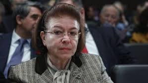 Μενδώνη γεννήθηκε στην αθήνα την 1η απριλίου 1960. Nkk Ewveylbfqm