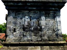 The temple is in the regency of temanggung, the main town of which is. Candi Pringapus