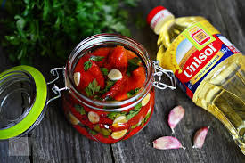 Cartofii se taie cuburi si se fierb in apa cu sare. Ardei Copti In Ulei Cu Patrunjel Si Usturoi Caietul Cu Retete