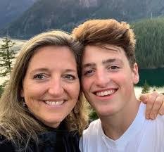 Kerry Boone's Instagram, Twitter & Facebook