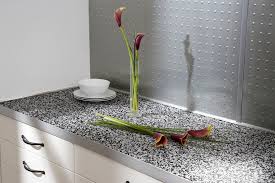 Kuchenplatte Aus Quarzkiesel Selber Bauen So Geht S In 2020 Arbeitsplatte Arbeitsplatte Kuche Haushaltshelfer