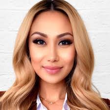 Francine Robertson's Instagram, Twitter & Facebook