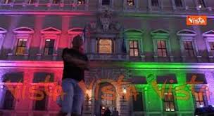 Consolati a torino | trova su virgilio gli indirizzi, i numeri di telefono ed informazioni di tutte le aziende e i professionisti per consolati a torino. Tricolore Italiano E Francese Proiettati Sull Ambasciata Di Francia A Roma