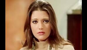 ورغم أن له مؤلفات فى القانون. Ø´Ù…Ø³ Ø§Ù„Ø¨Ø§Ø±ÙˆØ¯ÙŠ ÙØ§ØªÙ†Ø© ØªÙƒØ±Ù‡ Ø£ÙŠØ§Ù… Ø§Ù„Ø·ÙÙˆÙ„Ø© ÙˆÙŠØ­Ø§ØµØ±Ù‡Ø§ Ø§Ù„Ø®ÙˆÙ