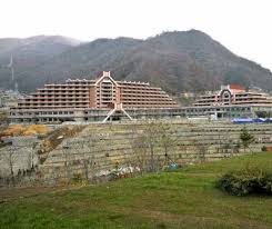 Partea vestică cu vaste câmpii litorale, râuri şi dealuri domoale; Turism In Cea Mai IzolatÄƒ È›arÄƒ Din Lume Coreea De Nord Evenimentul Zilei