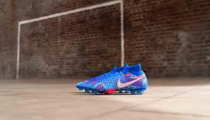 Beating the likes of kylian mbappe and cristiano ronaldo to honour him with his own collection. Nike Launch The Se11 Sancho Collection Soccerbible