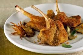 La carne di agnello è molto saporita e in assoluto una prelibatezza legata a specifiche ricorrenze ve la proponiamo sottoforma di costolette, le famose scottadito, da apprezzare arroventate sulla brace. Le Costolette Di Agnello Fritte Per Il Pranzo Di Pasqua Romagna A Tavola