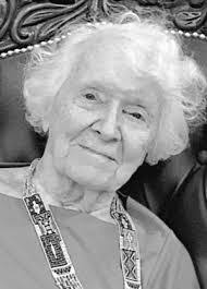 Madeline Ryder's Instagram, Twitter & Facebook