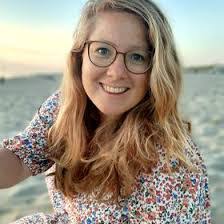 Suzanne Sturm's Instagram, Twitter & Facebook