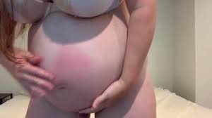 Sam giving birth in pain (fake) - ThisVid.com