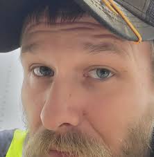 Where to find live worms for bait in Elwood, Indiana?