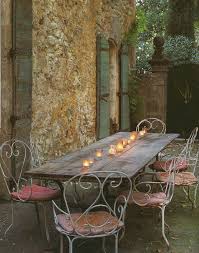 Pin By Chris On Wohnen Outdoor French Courtyard French House Outdoor Tables