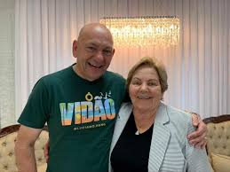Sou filho de operários da indústria têxtil, tenho dislexia. Mother Of Businessman Luciano Hang Dies After Contracting Covid 19 Young Pan World Prime Time Zone