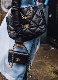 The Best Street Style At London Fashion Week 2020 Style Editorialist Street Style Bags Fashion Cool Street Fashion