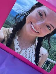 Thank you BHS class of 2025 for the much needed car wash! 🚗 The  fundraising car wash goes