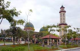 About 3.2 km to lrt station at kinrara bk5 about 3.5 km to ioi mall puchong jaya. Masjid Al Ehsan Bandar Kinrara Adrian Johari Flickr