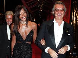 Per quanto riguarda la gestione del figlio nathan, flavio briatore ha spiegato che lui ed elisabetta gregoraci vivono a 300 metri di distanza a montecarlo proprio per condividere il più possibile la vita con lui, senza regole. Flavio Briatore Dimentica Elisabetta Gregoraci E Torna Da Naomi Campbell