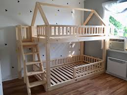 lit cabane superpose en pin massif avec escalier lit cabane cabane coin des enfants