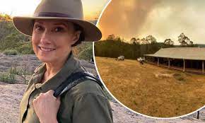 The us is his wife, chris bath, host of sunday night. Chris Bath Shares Astonishing Before And After Pictures Of Her Farm One Year After The Bushfires Daily Mail Online