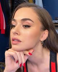 She is still studying graphic at marmara university faculty of fine arts. 21 Idees De Bensu Soral En 2021 Actrice Turque Actrice Tutoriels Coiffures Tresses