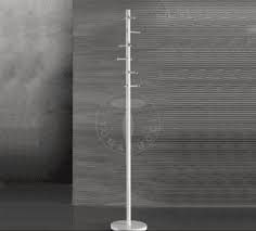 Trouvez porte manteau pied sur 2ememain ✅ avantageux pour tout le monde. Porte Manteaux Sur Pied Metal Et Bois Poly Tomasucci 1001 Pateres