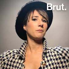 It was somewhat of a performance art tribute. Incruste Au Defile Chanel Marie S Infiltre Raconte Brut