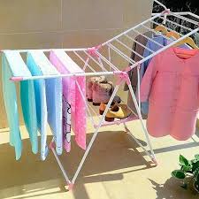Jemuran baju ini cocok untuk ruang yang sempit, karena jemuran lifting di design berada di atas plafon/atap rumah sehingga. Rumah Shabby Chic Inspirasi Tempat Cuci Baju Yang Dilengkapi Dengan Jemuran Baju Homeshabby Com Design Home Plans Home Decorating And Interior Design