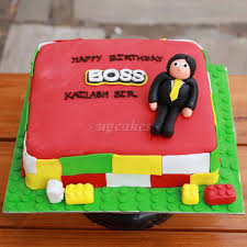 However i was slightly terrified of actually writing onto the cake, since my handwriting tends to be messy and slanted without a line to write on. Birthday Cake For Man Boss