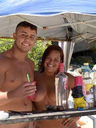 Praia de nudismo no Rio está aberta à visitação e curiosos