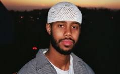 Avril Lavigne Appointed Order of Canada, k.d. lang Enters Country Hall