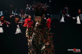 Testo la vetrina renato zero. Renato Zero In Concerto A Bari Tuttorock Magazine