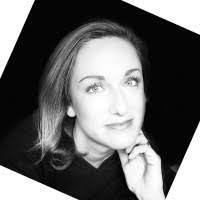 Sara March's Instagram, Twitter & Facebook