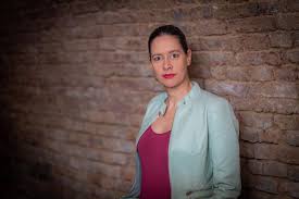 „Gerade wieder Nachrichten über den Angriff auf“ Andrea Nitsche,  Schauspielerin _ Give Peace A Chance _ Wien 25.11.2023