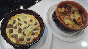 Cosa Cucino Stasera Zuppa Di Cipolle E Yorkshire Pudding Alle Salsicce Zuppa Di Cipolle Idee Alimentari Salsicce Di Maiale