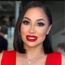 Betty Cantu's Instagram, Twitter & Facebook