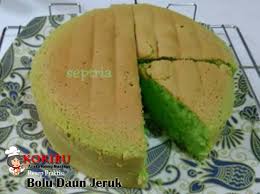 Resep membuat kue bolu berbahan tepung terigu dan telur selengkapnya adalah Cara Membuat Bolu Daun Jeruk Wangi Enak Dan Lembut Kokibu