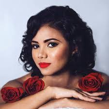 Lisa Calistro's Instagram, Twitter & Facebook