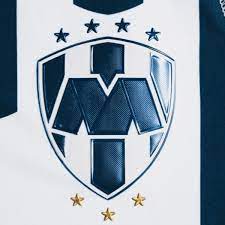 Pares de los insectos rayados europeos del escudo que se acoplan en una planta verde. Liga Mx Rayados De Monterrey Cambia De Escudo Por Su Aniversario Soy Futbol