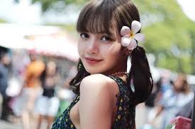 Pranpriya manoban, born march 27, 1997 in bangkok, thailand) better known by her stage name, lisa, is a thai rapper, singer and dancer, based in south korea. Begini 9 Potret Lisa Blackpink Kalau Lagi Nikmati Momen Liburan