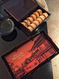 上午 8 時至晚上 7 時（星期日及公眾假期）. Sweets Treats Gifts From The Mandarin Cake Shop In Hong Kong Foodicles