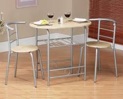 You need the right amount of chairs to go with the correct number of tables. Kleiner Tisch Und Stuhl Sets Country Kitchen Tables Round Kitchen Table Set Small Kitchen Tables