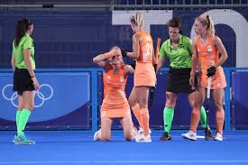 Despite the pressure to deliver, adding to their haul seemed a formality in the hockey for the world no.1 dutch. Van Maasakker Met Grote Bult Op Haar Hoofd Schrok Behoorlijk