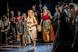 Actul unu din deși comentatorii anteriori au afirmat că fantoma operei nu a obținut la fel de mult succes ca aceste romane anterioare, fiind deosebit de. Fantoma De La Opera Premiera Teatrul De Opereta Si Musical Ion Dacian Inquam Photos