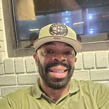 Who is the better in-game dunker, Shawn Kemp or Dominique Wilkins?